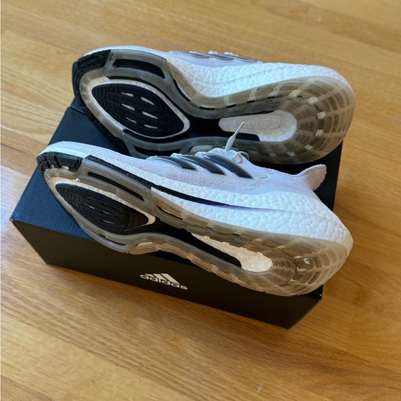 Adidas Ultraboost 21 - Picture 6 of 7